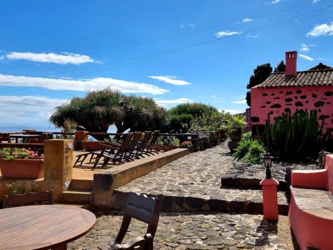 2 Bedrooms Cottage with balcony and with sea view