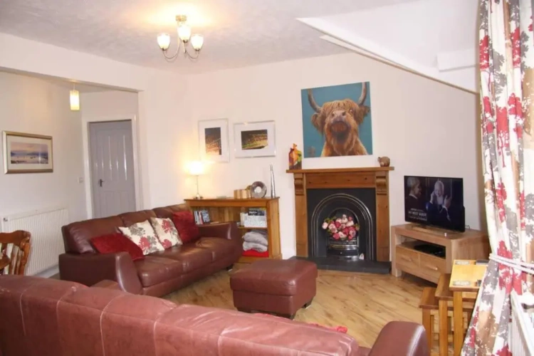 2 Bedrooms Apartment