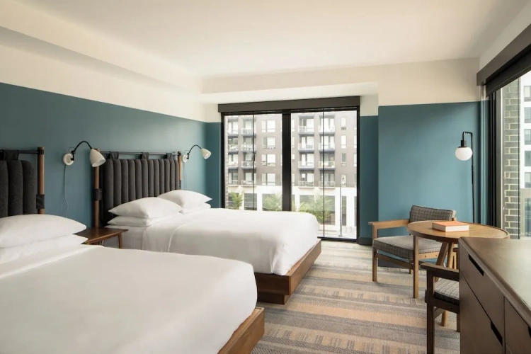 Standard Quadruple room with city view
