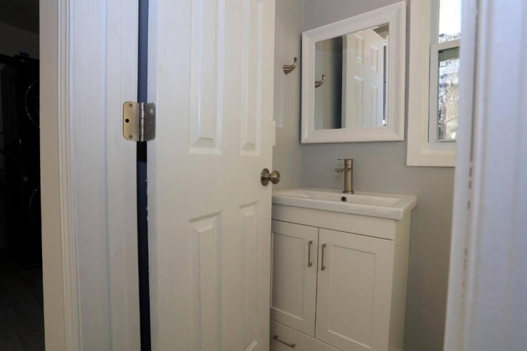 Global Vibe Parlor Renovated Full Kitchen Free Parking