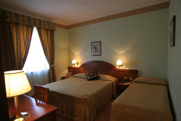 Standard Triple room