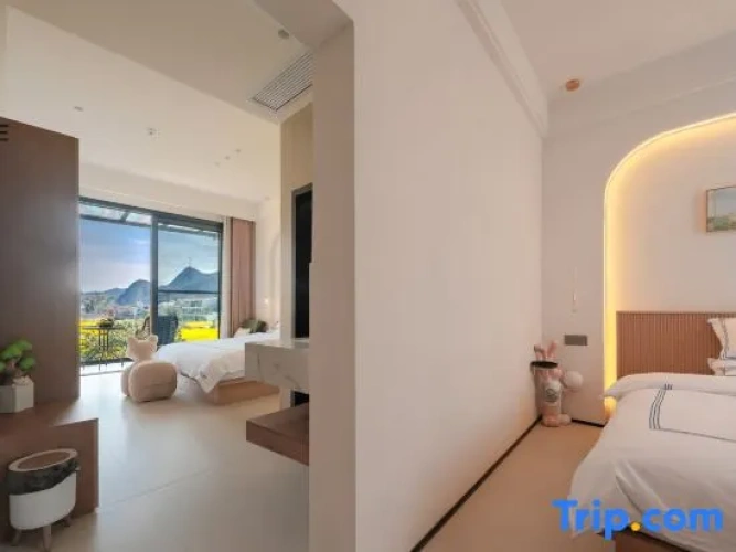 Standard Family room with mountain view