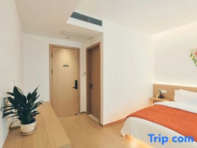 2 Bedrooms Standard Family room