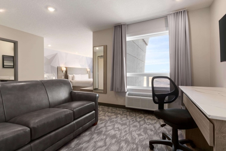Days Inn By Wyndham Calgary North Balzac photo 7