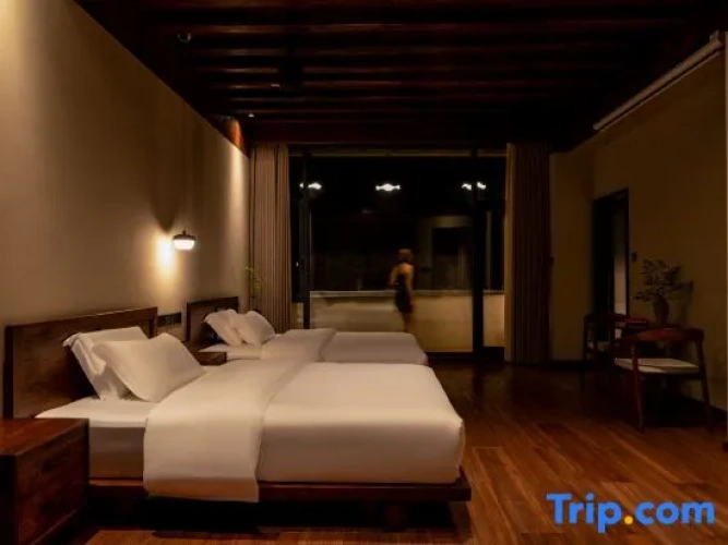 Standard Twin room with balcony