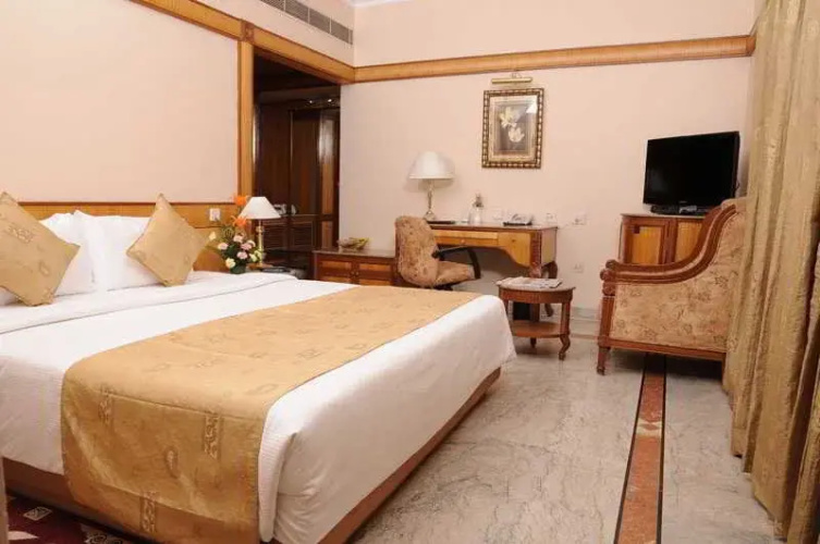 Hotel Ramada Raj Park