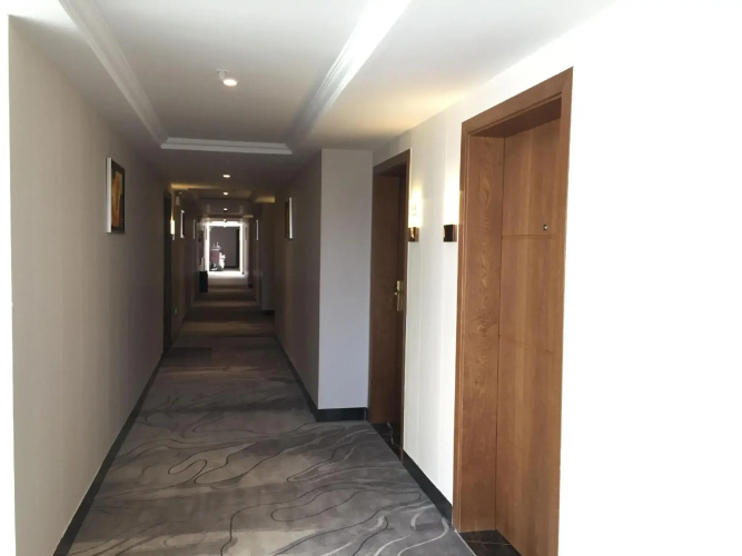 Lizhi Holiday Hotel