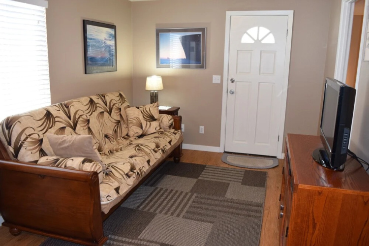 345 Hinds 2 Bedroom Cabin by Redawning