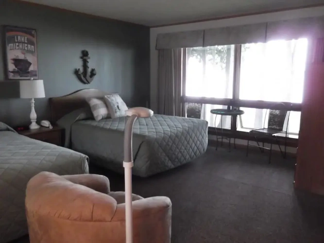 Standard Quadruple room with lake view