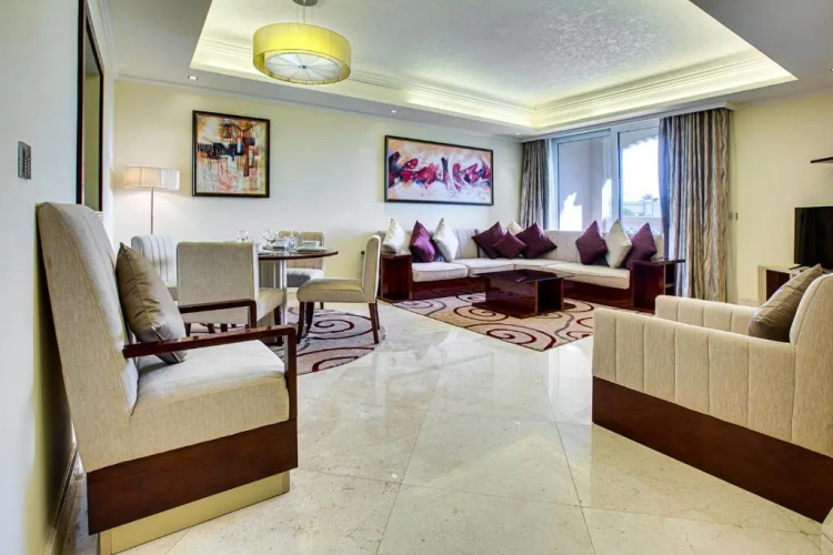 TAJ 5* Palm Jumeirah apartment with beach access