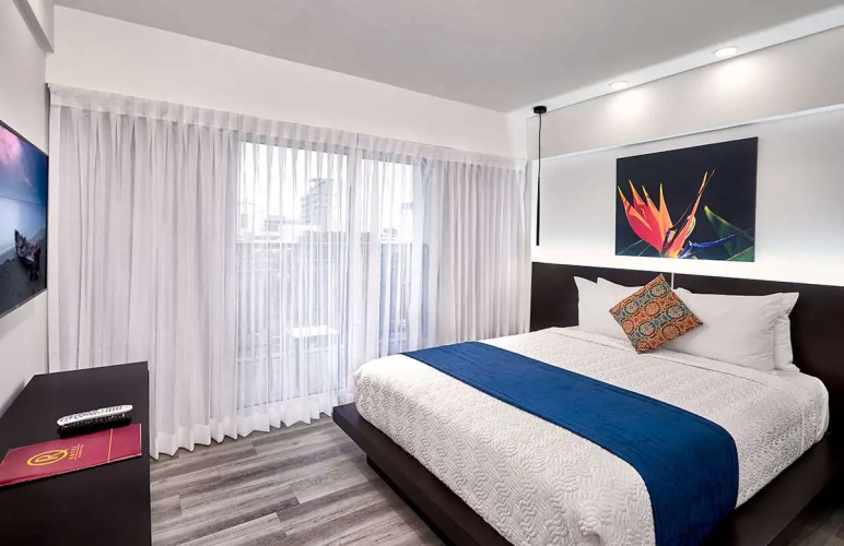 R Hotel Kingston