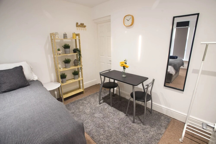 Short Stay Bristol - Stapleton 1 Apartment