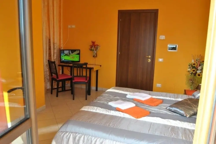 Standard Triple room with land view