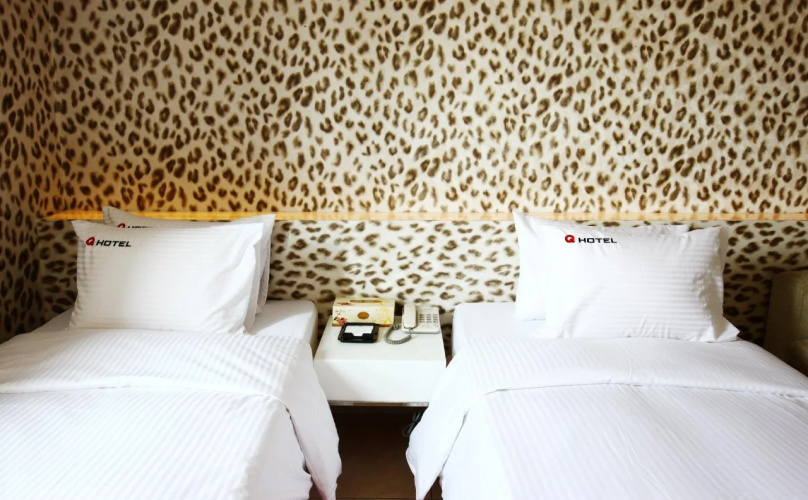 Q Hotel
