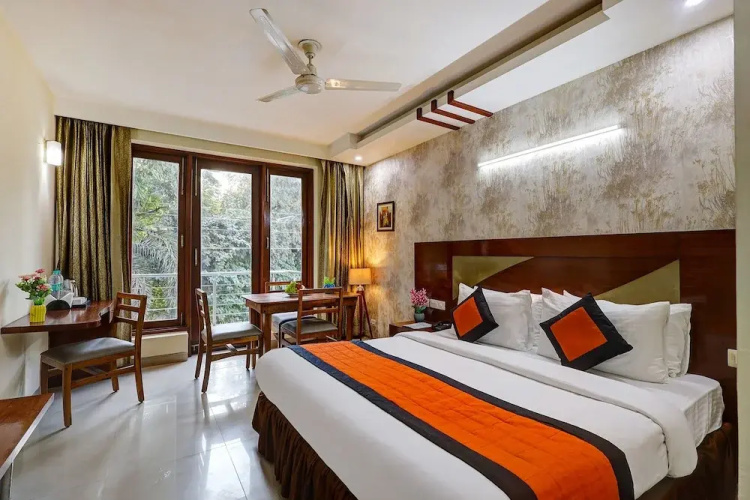 Fabhotel B Stays