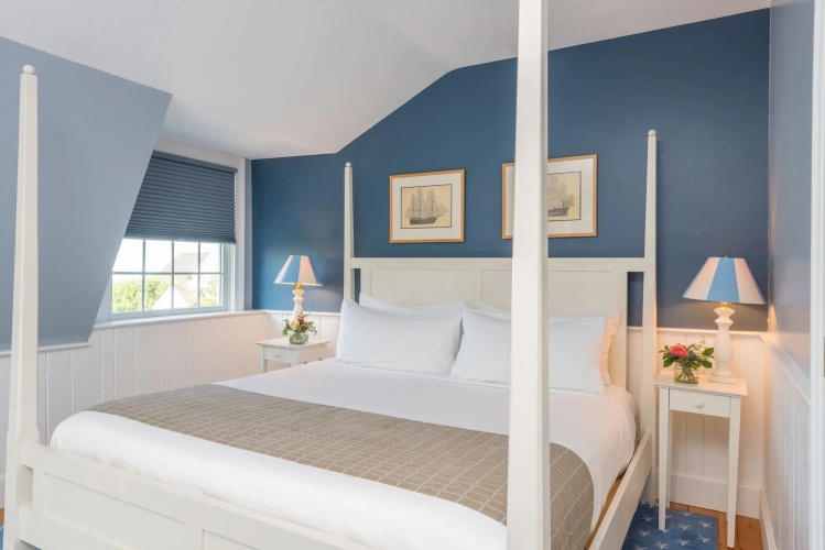 Breakwater Inn