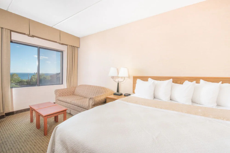 Days Inn Duluth Lakewalk