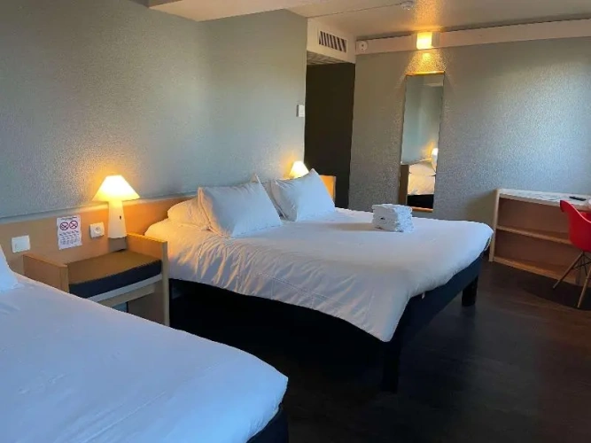 Standard Triple room