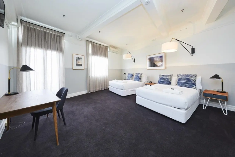 Standard Triple room