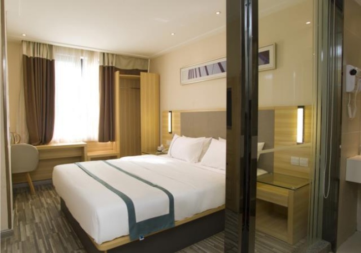 Standard Twin room with city view