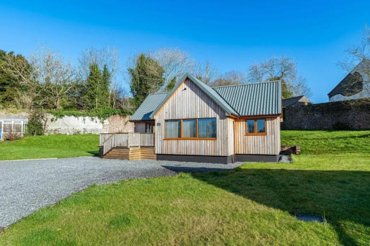 Kestrel Lodge 6 with Hot Tub