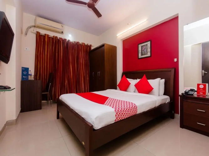 OYO 12082 Om Apartment