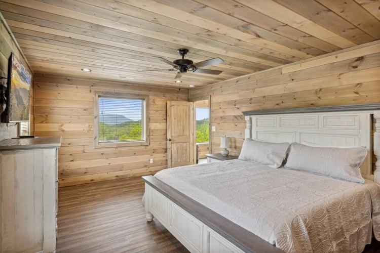 Southern Comfort 5 Bedroom Cabin by RedAwning