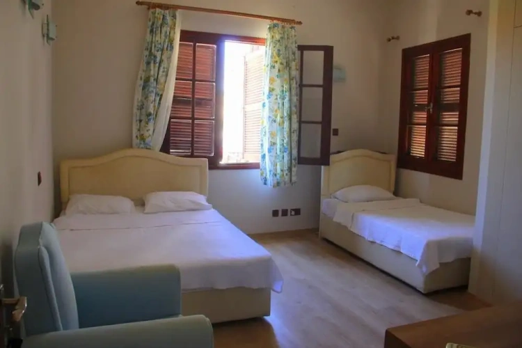 Standard Triple room with balcony