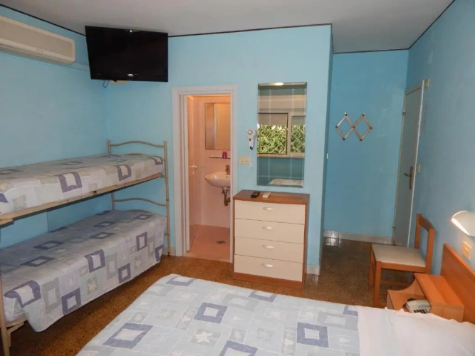 Economy Quadruple room