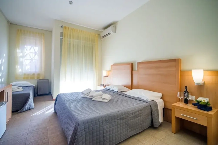 Standard Triple room with balcony
