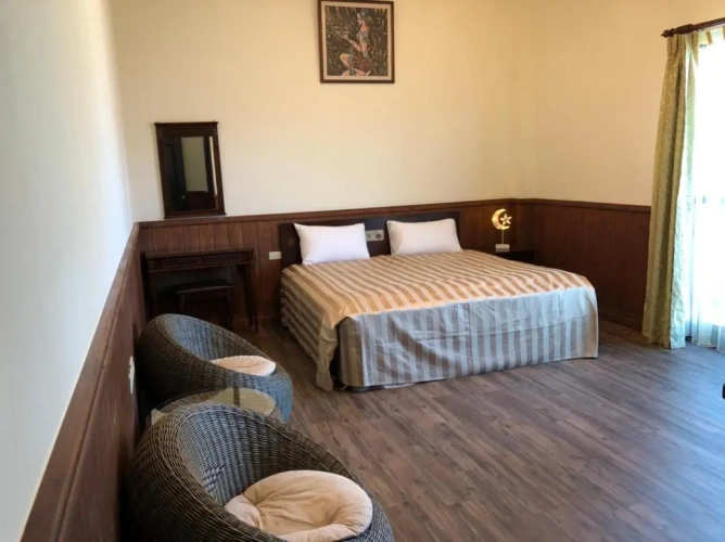 Standard room with mountain view