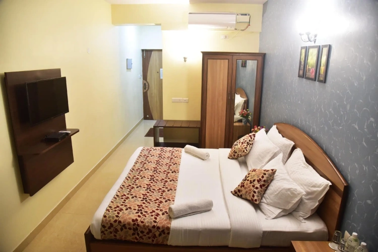 Standard Double room with city view