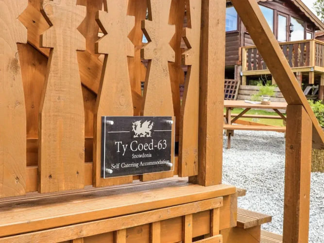 Ty Coed - 63