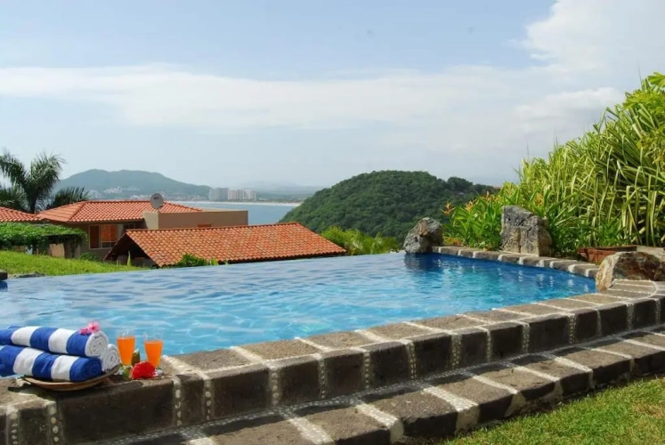 4 Bedrooms Cottage