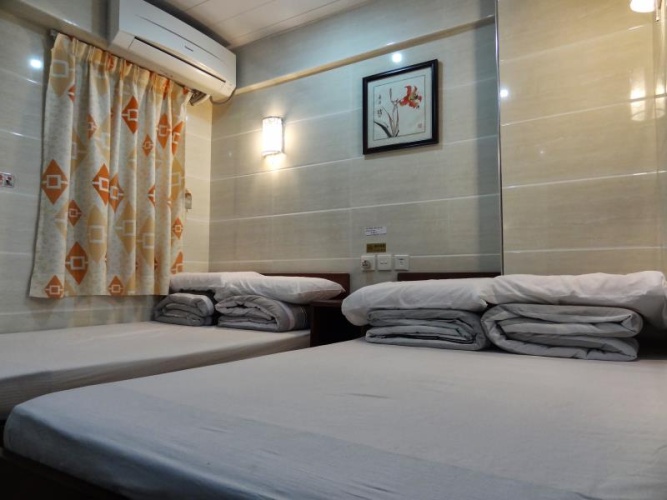 Standard Triple room