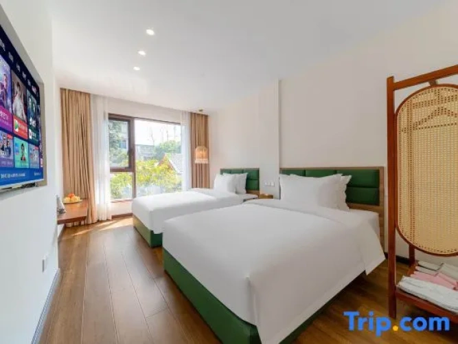 Standard Twin room with garden view