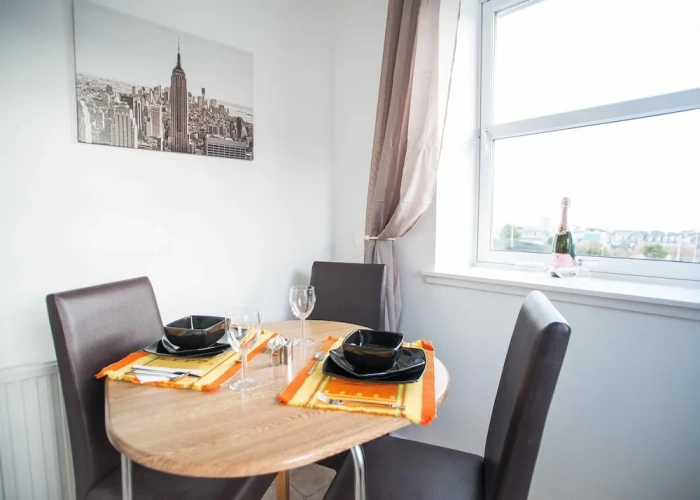 2 Bedrooms Apartment with city view