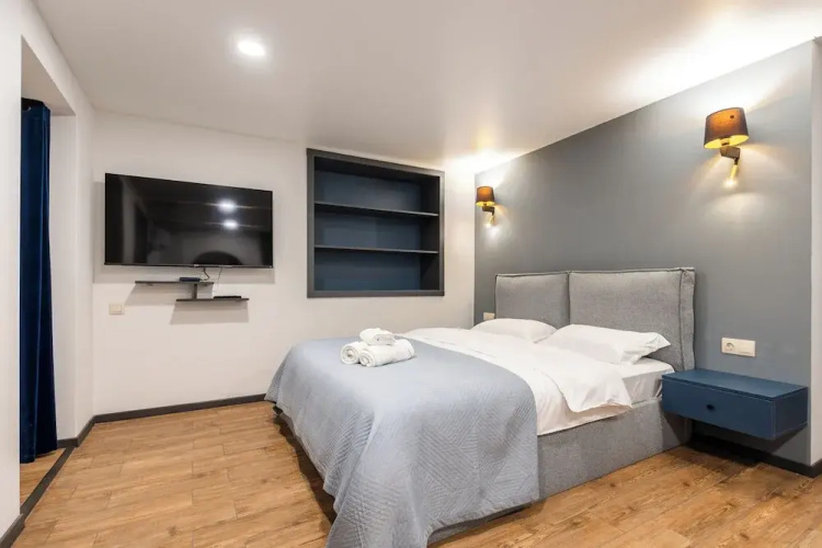 Stones Throw Apartments