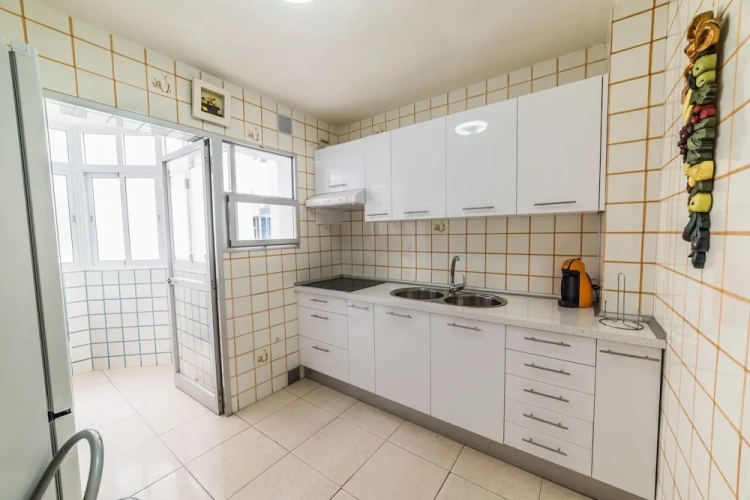 3 Bedrooms Apartment