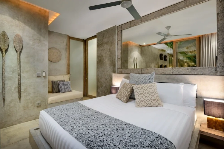 5 Bedrooms Villa