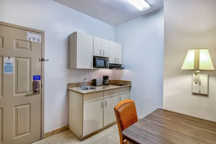 Standard Quadruple Suite