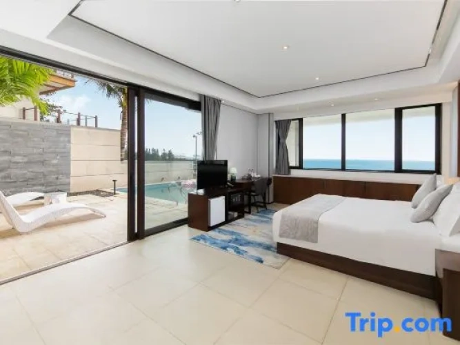 2 Bedrooms Premium Suite with ocean view