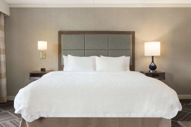 Hampton Inn & Suites Manchester-Bedford