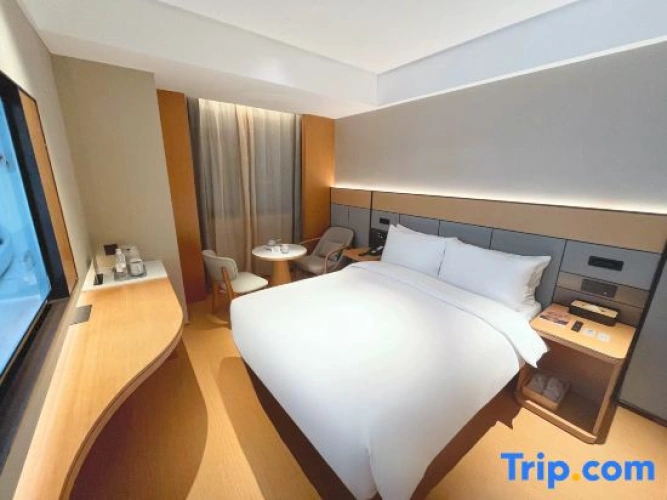 Standard Double room with street view