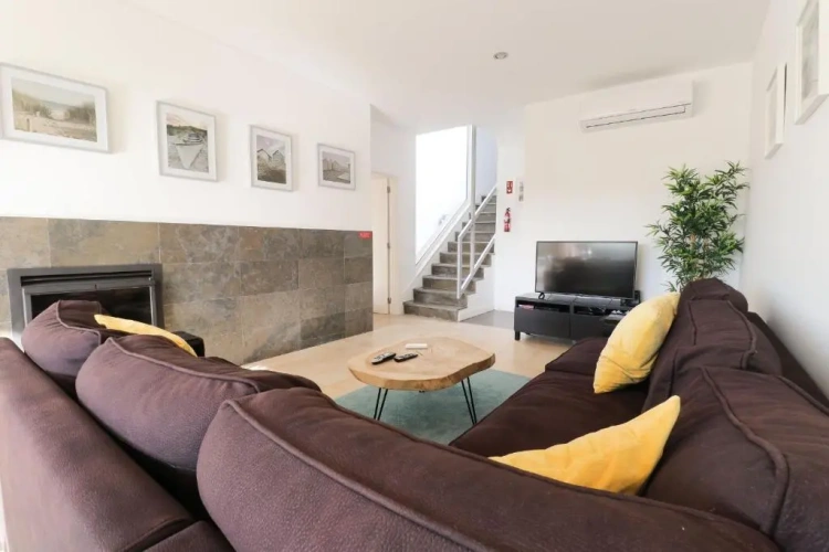 3 Bedrooms Cottage