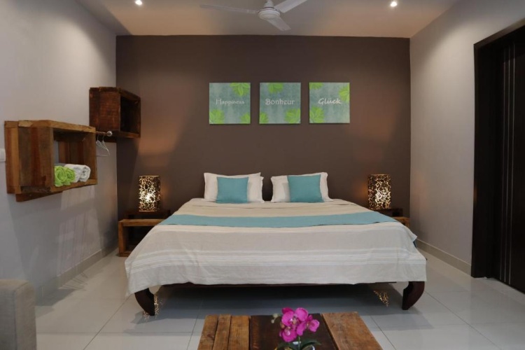 Standard Triple room