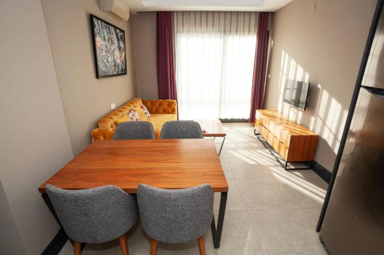 1 Room, Luxury shared pool apartment