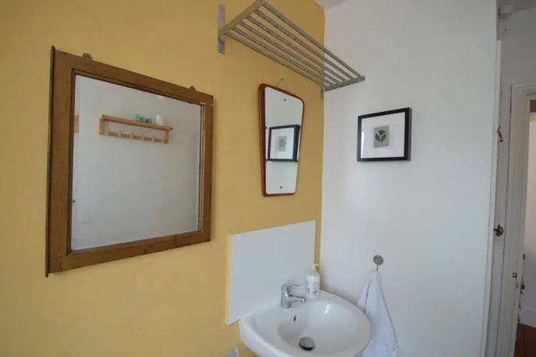 2 Bedroom Home in Gloucester Road