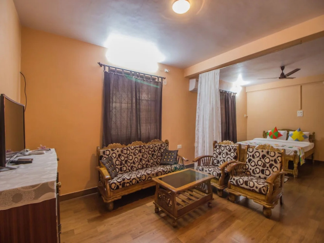 OYO 12197 Home Colourful Studio