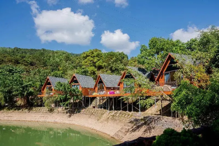 Bai Tu Long Mountain Resort